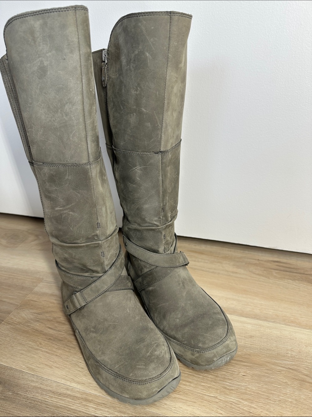 The North Face Grey boot. Sz. 10 1/2.